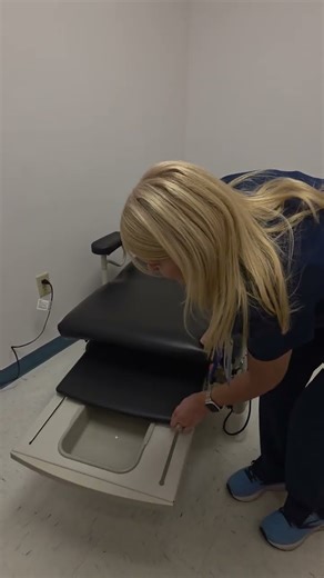 GovDeals: 5 Examination tables, Ritter 222 by Midmark