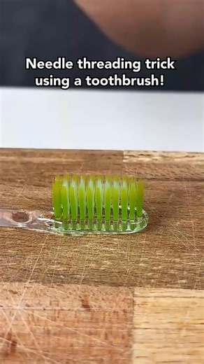 Needle threading trick using a toothbrush! 瑱 #threading #toothbrush #tricks | Ezra Parson | Facebook