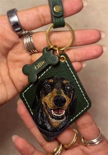 Custom Dachshund Keychains: The Cutest Accessory