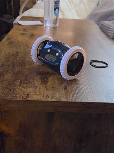 Alarmclock on wheels #alarmclock #teens #tiktokshopjumpstartsale #spotlightfinds #wakeup @CLOCKY the Runaway Alarm Clock