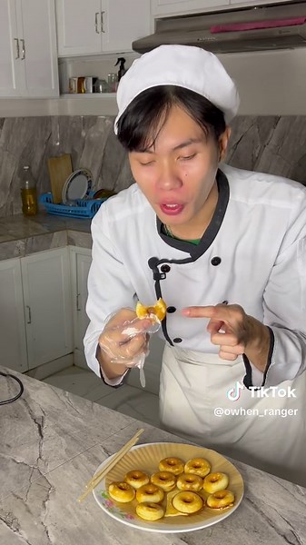 Automatic Mini Donut Machine for Delicious Treats