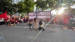 LOOK: Dabawenyos led by the Stop Corruption Alliance hold a protest rally at Freedom Park, Roxas Street today, in time of Bonifacio Day, and joining nationwide protests against corruption. | Davao Today