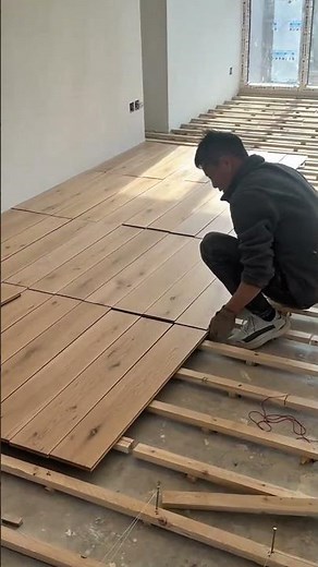 How to install a wooden floorboard quickly and ensure that it is tightly and perfectly fitted