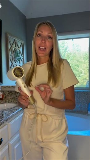 Numoya Jet Speed 💨✨ Wave goodbye to frizz and hello to sleek, shiny perfection! 😍