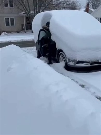 Bro used bass instead of a snow brush #bass #techno #snow #snowremoval | snow removal