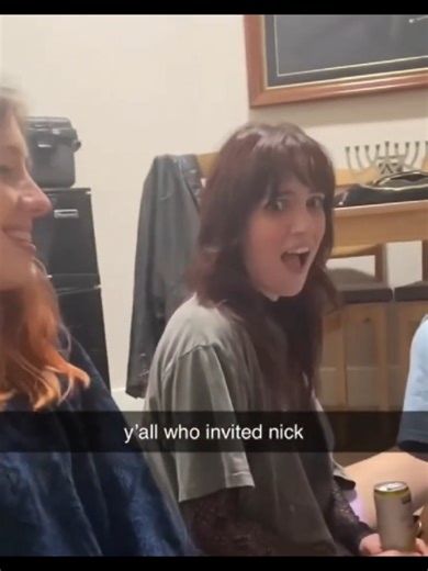 Hilarious Chat Music Moments: I'm Starving!