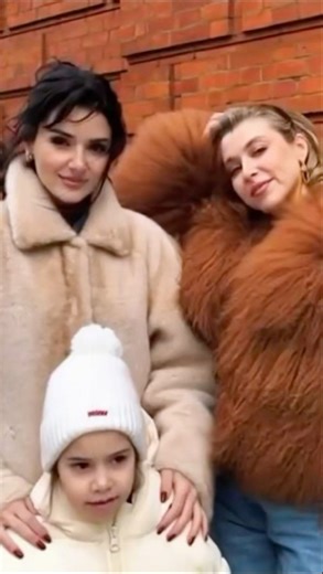 Hande Erçel with his family: rare off-camera footage #handeercel #handeercelykerembursin #family