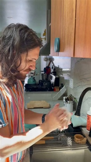 An easy way to remove pasta sauce stains