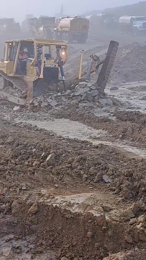 CAT D6 XL Dozer pushing mud #catpower #diesel #CAT #d6 #local12 #heavyequipmentoperator #dozer #pushingdirt #bulldozer #earthworks #dozerwork #grading #mud #lb3 #operators #catequipment #diggers #madeinusa #constructionlife #california #constructionmachinery #fyp #dieselmachines #bluecollar #hardwork #slopeboard #civilworks #operatingengineer #trackmachiness