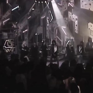 Belinda Carlisle - Heaven Is A Place On Earth | Music Madness