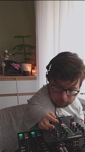 🌿 Good Vibes Only 16 Soulful & jazzy deep house vibes for slow days and spring energy. Artists in the mix: Miguel Migs • Osunlade • Chaos In The CBD • Louie Vega • Nathan Haines Full DJ set on YouTube 🎧 (link in bio) #dlaciebie #deephouse #jazzyhouse #djset #housemusic