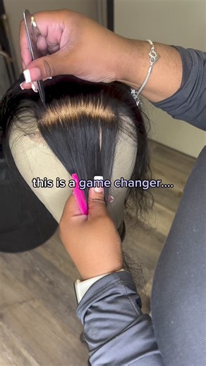 🔔 TIP THURSDAY!When you’re plucking your closures or frontals, it’s better to start from the back and work your up. That way you can see your line of demarcation, to know how much you have to pluck so it can match the previous plucking line. Also as you’re moving forward, you’re plucking less than before! | MANAG Luxury Hairline