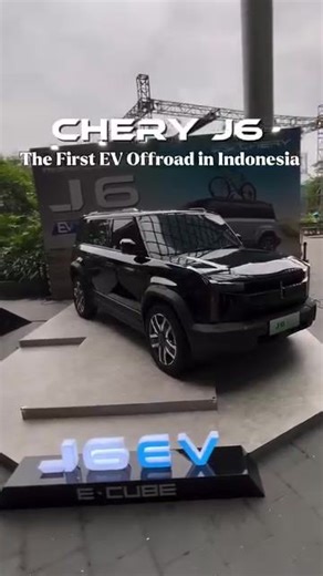 Chery J6 iWD 2026 Tersedia 5 pilihan warna: -Silver Nasdaq -Grey Morganite -Black Platinum -White Howlite -Green Aurora Spesifikasi: -Dimensi 4.406 x 1.910 x 1.710mm -Baterai 69,77kwh dgn tenaga 279Hp, 385Nm (0-100km/Jam 5.7dtk) -Jarak tempuh 418km -Velg 225/55 R19 -Ground clearance 200mm -All-Aluminium body -8 Driving mode (Eco, Normal, Sport, Slippery, Muddy, Beach, Bumpy, Allroad) -Speedometer 9