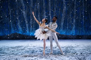 SNOW SCENE ❄️ Witness the intricate footwork, the graceful pirouettes, and the breathtaking lifts that make this scene truly magical! What’s your favorite part of the snow scene? >> https://bit.ly/4eIJazA Video by Ernesto Galan | Boston Ballet