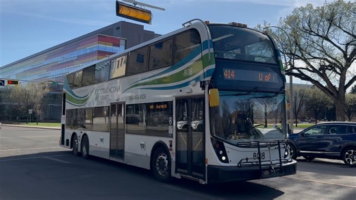 加拿大 斯特拉斯科纳县POV - 414路前方展望，坐在高头，远望中央，穿行河谷，直通大学