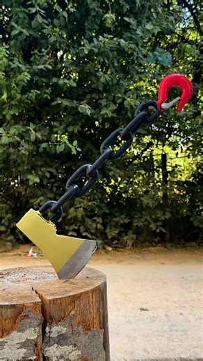 DIY Chain Axe Build 🪓 | Pixel Pop