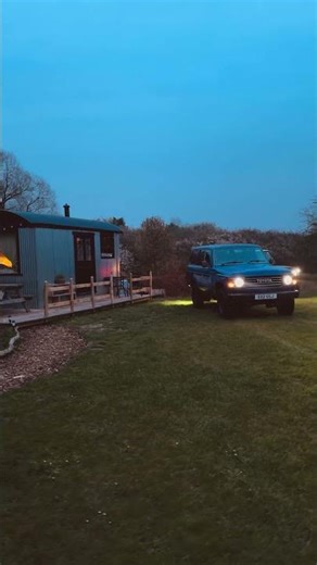 90’s Defender vs 80’s Land Cruiser 🔥 | Off-Road Legends Arrive at Our Off-Grid Hut