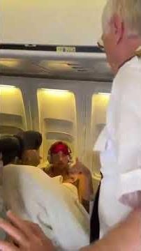 Relaxed While Blocking Everyone’s Seat 😳✈️