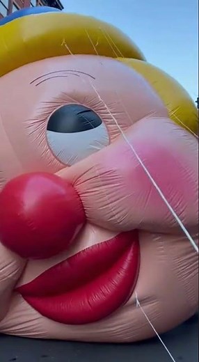 🦃 Thanksgiving is cancelled — deflated parade balloon, the sad face 💀