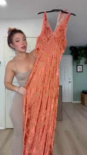 Autumn Nelson | Is this pretty enough for a bridesmaid dress?? #colorsofautumn #thickandcurvy #maidofhonour #exploremore #curvydresses | Instagram