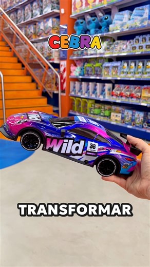  ¡Motor encendido y luces listas! ✨ Este auto de carreras a...