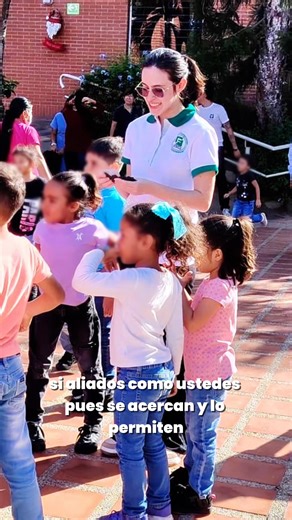 En Laboratorios Farma cerramos el 2025 con una tarde llena de juegos, risas y cariño junto a más de 50 niños de FUNDANA @fundana_fundacion. Gracias a Asofarma, junto a nuestro voluntariado corporativo y en alianza con el Dividendo Voluntario para la Comunidad (DVC), pudimos compartir momentos que dejan huella 💚 #ASOFARMA #ResponsabilidadSocialEmpresarial #VoluntariadoFarma #DejandoHuella | Laboratorios Farma