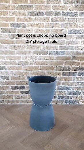 How to make a storage table out of some plant pots and a chopping board #diyreel #upcycle #upcycled #storagetable