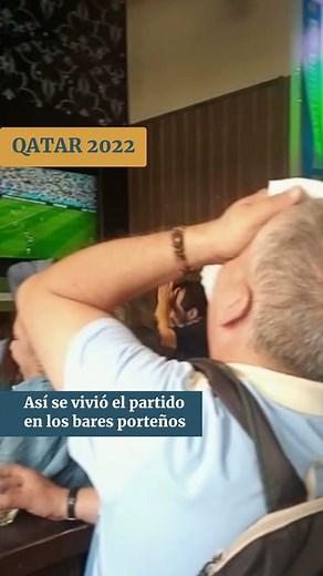 3K views · 22 reactions | ⚽ Así se vivió el partido de Argentina frente a Arabia Saudita.  Las calles y bares porteños porteños reflejaron el sufrimiento ante una derrota inesperada. Pero el sabado hay revancha  ¡VAMOS ARGENTINA! #Qatar2022  Soledad Quiroga | Diario Tiempo Argentino | Facebook