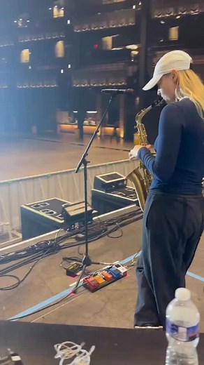 Used to have such terrible stage fright but now I’m rly just trying to have fun cuz wtv. Life is short, make mistakes | Charlotte Day Wilson