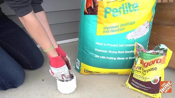 Vigoro 2 cu. ft. Organic Perlite Soil Amendment 100552701