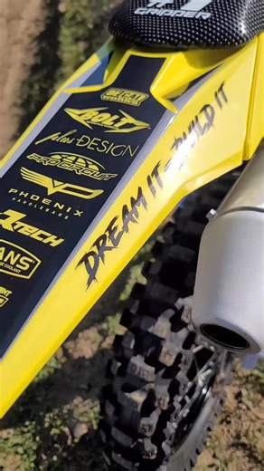 That fresh kit feeling 🍋 now offering DeCal Works graphics kits. All of our riders will receive an exclusive mXrevival discount #mXrevival #dirtbike
