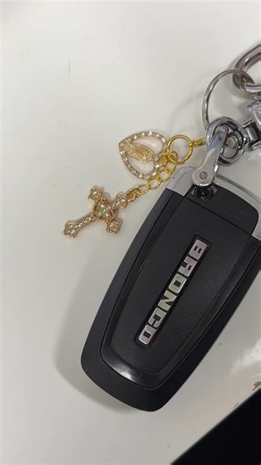 $5 keychain! Available on my shop #etsy #keychain #fyp #coqueta #latina