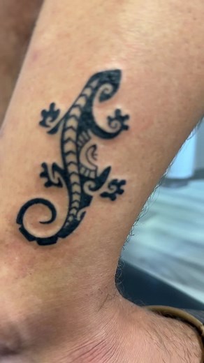🦎 Tribal Lizard Tattoo by Mike ⚡Wanna tattoo... whacha want? The talented artists at Neck Deep Tattoo can create a custom one of a kind tattoo designed from your reference images and description or bring your own art. We have lots of cool tattoo flash designs on display and in our $75 Lucky Tattoo Jars! 😱 Gotta 💩 tattoo or a tattoo that no longer fits your personality? Contact us for a free consultation to see what’s possible. We will create a custom design then cover it with fresh ink! 🤩 Ab