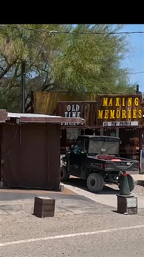 Oatman, Arizona started as a booming gold mining town in the early 1900s after prospectors struck rich deposits in the Black Mountains. The town grew rapidly and became part of Historic U.S. Route 66, serving travelers between Kingman and Needles for decades. From about 1926 until 1952, the Mother Road passed right through Oatman’s main street, keeping the town alive even after the mines closed. In 1952–1953, Route 66 was realigned through nearby Yucca, bypassing Oatman’s mountain route through