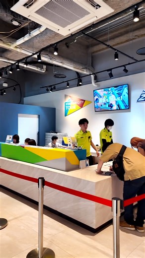 【Exciting Spots in Nagasaki 😍 Nagasaki Stadium City】 “Nagasaki Stadium City”, which opened in October 2024, is a new facility centered around a soccer stadium offering a variety of activities, dining, shopping, and more. One highlight we recommend is the zipline located above the soccer stadium, the first of its kind in Japan! ✨ Gliding above the stadium with breathtaking views of Nagasaki’s Port and Mount Inasa is a thrilling experience you can only enjoy here. There are two types of rides, se