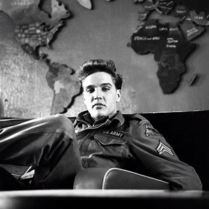 The extraordinary deluxe soundtrack to ‘Elvis Presley: The Searcher’ arrives April 6! This 8” x 8” box set features 55 Elvis favorites across two CDs, an additional disc of recordings heard in the film (including versions of “That’s All Right” and “Mystery Train” that inspired Presley) and a 40-page book of photos and liner notes. Pre-order: Elvis.lnk.to/TheSearcher_Deluxe!FB | Elvis