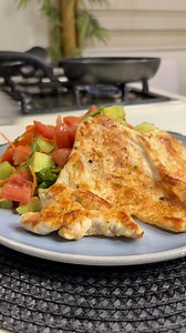 Pechuga de pollo asada con ensalada de aguacate | Bueno y Sano - Recetas