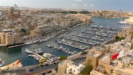 Illum hu Jum l-Innu Malti. Qed nimmarkaw dan l-Innu f'dan il-Jum għall-ewwel darba wara l-emendi Kostituzzjonali li ressaqna u approvajna b'mod unanimu mill-Kamra tad-Deputati dan ix-xahar stess. Bħal-lum u minn din is-sena, kull sena se nkunu qed nirriflettu fuq il-valuri mill-isbaħ li dan l-Innu, li tant iġibna flimkien bħala poplu, jmexxi 'l quddiem. Fuq kollox id-dehen, il-ħniena, is-saħħa, l-għaqda u s-sliem. Dan kollu f'forma ta' talba mill-isbaħ lil Alla. Viva l-Innu tagħna l-Maltin! 🇲🇹