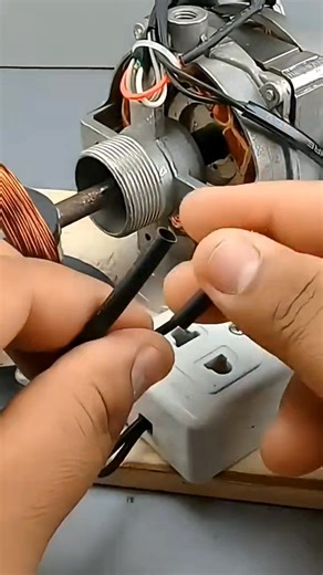 Amazing! Create a Powerful Free Electricity Generator from Copper Wire ⚙️ | Magnetic Energy DIY _ #FreeEnergy #MagneticEnergy #CopperWire #FreeEnergyGenerator #ElectricityGenerator #DIYProject #Innovation #Engineering #Invention #TechCreators #RenewableEnergy #ScienceExperiment #MechanicalDesign #FutureTech #EnergyMachine #EngineerLife #SmartInnovation #PhysicsProject #ForYou #FYP #USATech | Free Energy generator Diy