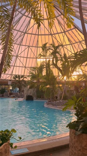 629K views · 2.3K reactions | This isn't 'a random spa', it's the biggest in the world It has: 40 baths and mineral pools 28 slides 35 sauna's and steam baths @thermeerding Would you visit this place? (Ad*) #travel #germany #spa #thermeerding | Travelih | Facebook