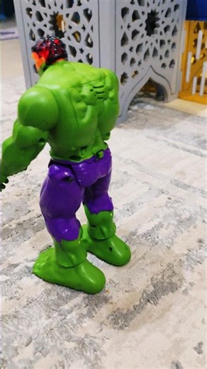 Hulk fights and beats Hulkbuster kids toys