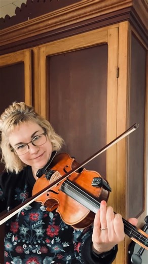 I learned this waltz "Sheguiandah Bay" by Ontario fiddler, Don Pettigrew, when I was a little girl. I fondly remember playing it for a full dance floor at our Renfrew County Fiddlers dances with other local fiddlers. I taught it to one of my students today and wanted to play it one more time, so here it is. 💙 | April Verch