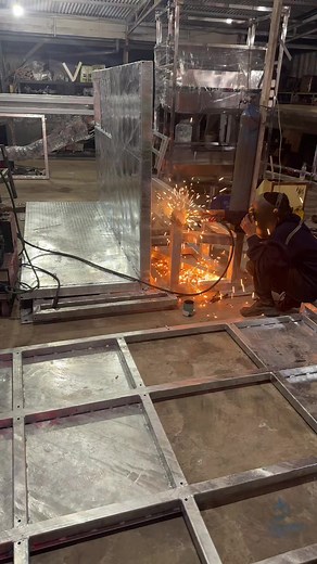 RPU dan RPH harus dikirim besok, diselesaikan dalam jangka 10 hari ini schedule yang sangat ketat (tight schedule), tantangan ini harus dijawab dengan team yang solid. Raw material yang sesuai spesifikasi, pekerjaan yang dikerjakan oleh ahli dalam bidangnya, serta dukungan management yang turun sampai level bawah melihat sekecil apa persoalan dan cepat mengatasinya Schedule 10 hari orang bilang impossible bagi kami possible