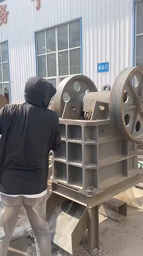 Concrete pavement can be crushed into gravel and used as backfill, which is convenient and quick. Concrete crusher, jaw crusher, stone crusher. #crusher #stonecrusher #stonecrushersuppliers #goalcrusher #jawcrusher #jawcrushers #jawcrusherplant #jawcrushermining #jawcrushermachine #jawcrusherliners #mobilejawcrusher #mobilecrushers #mobilejawcrusher #mobilejawcrushers #boxcrusher #mobilecrusher More details please add WhatsApp 86 182 3854 3716 | BTMA Mining Machine