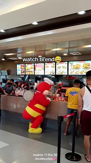 Enjoying a Bag of Crunchy Chicken Sandwich | Jollibee Crew Experience