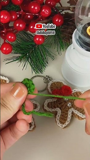 Gingerbread man keychain easy video tutorial for beginners 🎄