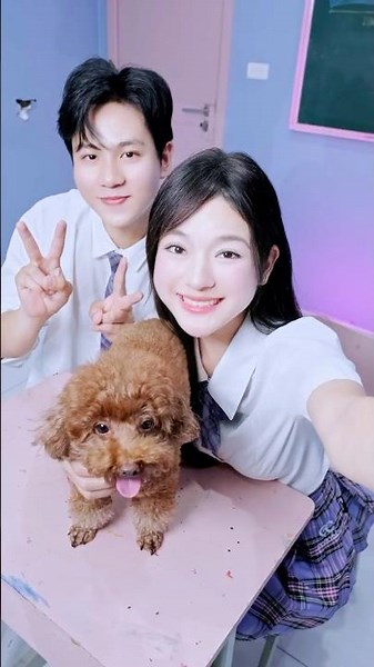 Boyfriend vs Dog… Guess Who Won? 😱🐶💔 #linhchihihi #messyclassroom #schoolcrush #schooldrama