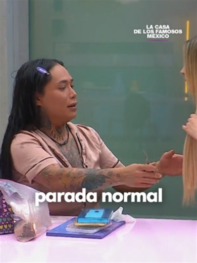 La Lic. @karinatorresoficial se ha convertido en la estilista oficial de la casa. 💇‍♀️✨ 🚨Suscríbete a @vix YA con planes desde tan sólo $149 pesos al mes para ver momentos como éste 🔥🔥 📺 #LaCasaDeLosFamososMx 🏠 Disponible también en #LasEstrellas y #Canal5