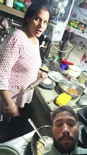 On t g ka subah ka good morning , kitchen #shortvideo #ekmotahathighumechala #comedy #funny