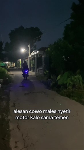 Alasan Cowok Malas Bawa Motor Bersama Teman